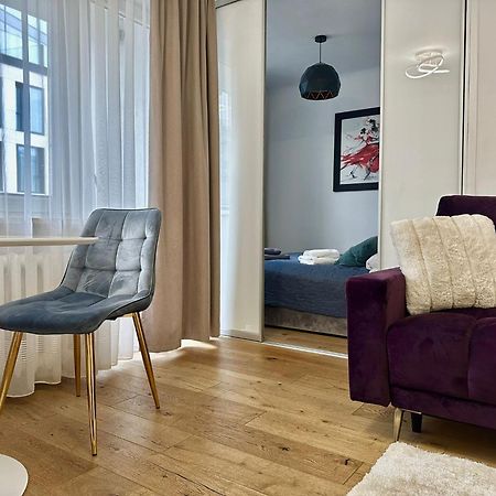 Ferienwohnung Chmielna 106 - Free Parking - Duzy Balkon Warschau Exterior foto