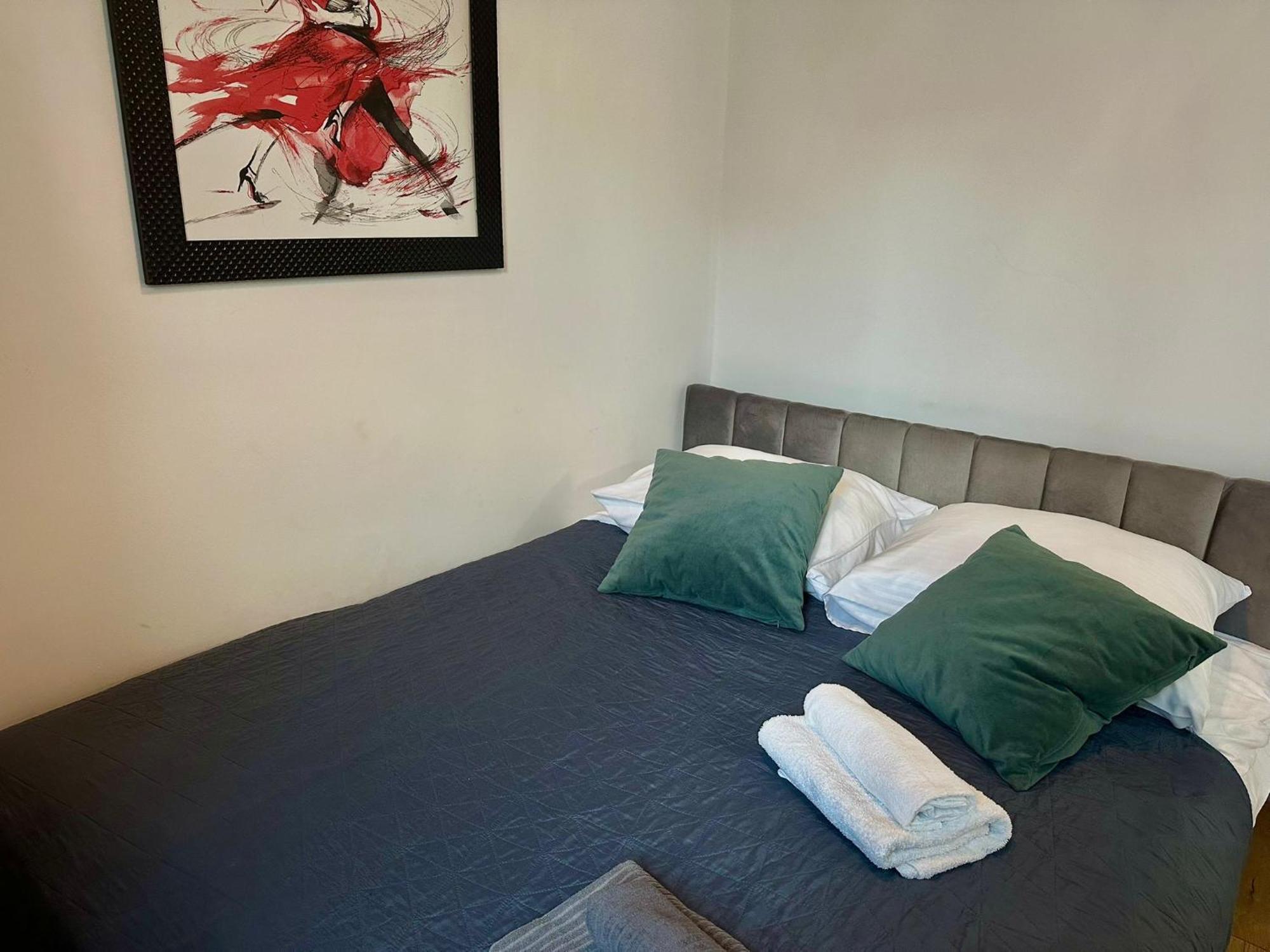 Ferienwohnung Chmielna 106 - Free Parking - Duzy Balkon Warschau Exterior foto